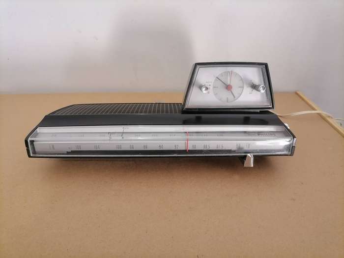 1960's Philips 22 RS 274-42R Vintage Radio / Alarm - 100 % WORKING