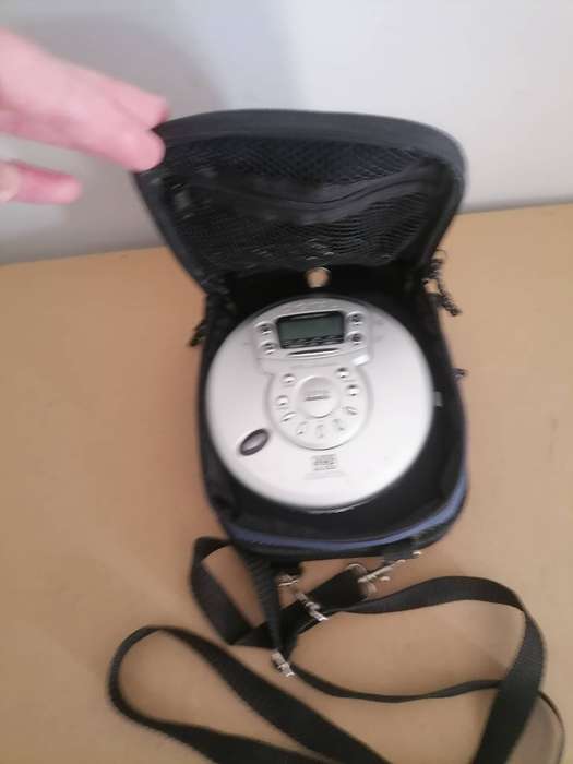 Wharfedale WH-CD40PLL - CD PLAYER & RADIO WITH 40 SECONDS ANTI-SHOCK WITH BAG & CD COMPARTMENT WORKS