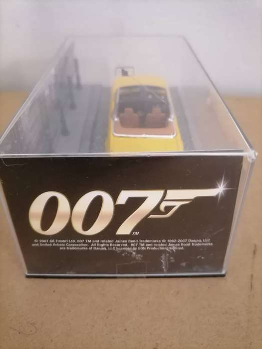 20071:43 scale diecast model of a yellow Triumph Stag from the James Bond movie Diamonds Are Forever