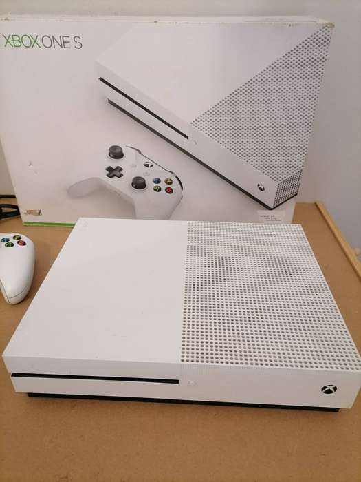 Xbox One S Console 500 GB HDD with Remote Controller & HDMI Power Supply & Rechargeable Battery