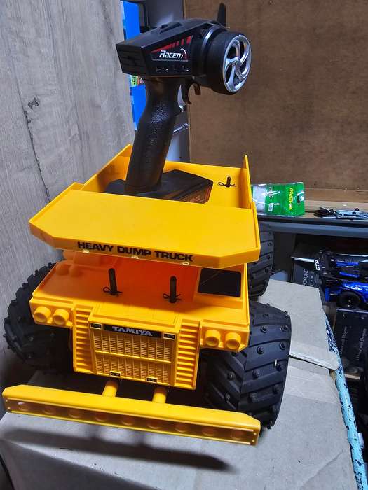 Tamiya 1:10 - Dump Truck - built and ready to use - sold with 2.4ghz controller
