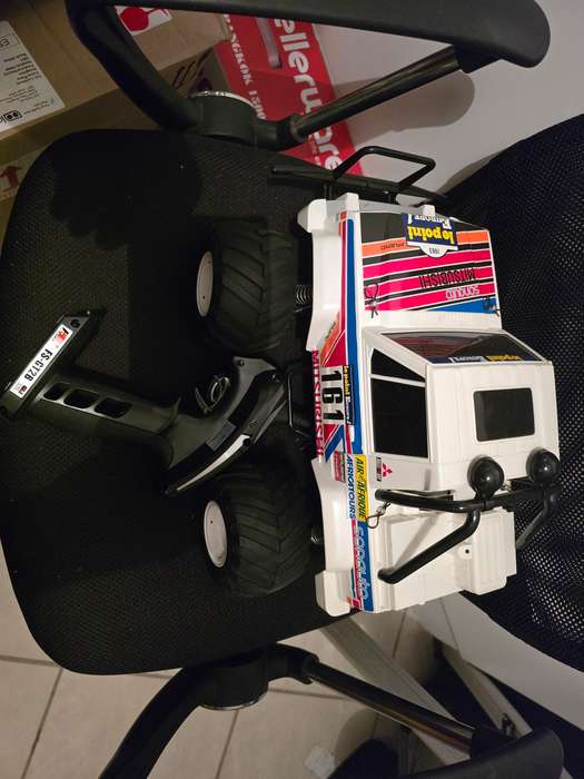 Tamiya - Mitsubishi - Built ready to run 1:10 sold with rechargeable Flysky controller
