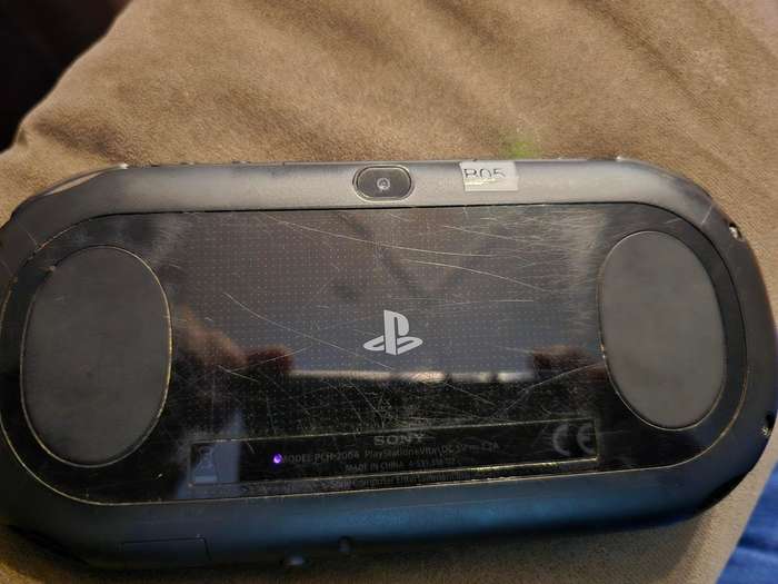 PS Vita 2000 Console - 128gb Memory Card - (B05)