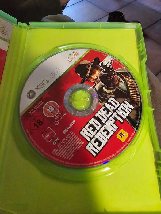 XBOX 360 - Red Dead Redemption - some scuffs to disc but plays