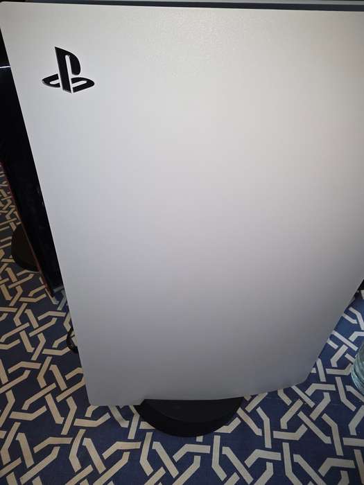 Playstation 5 Console with Disc Edition with one controller