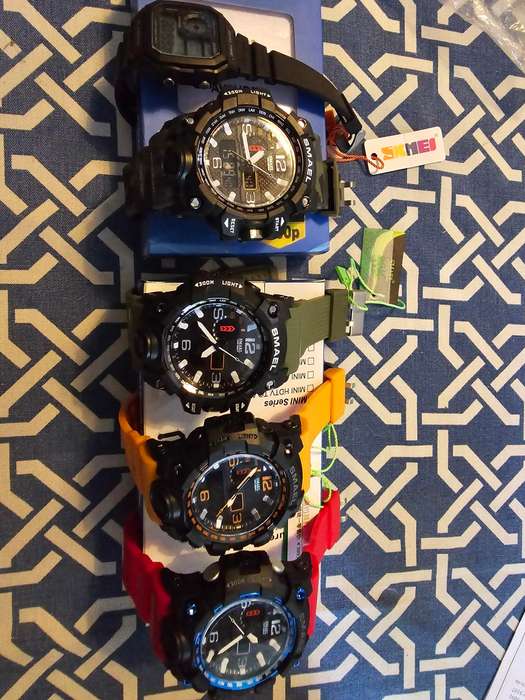 Joblot - 4 x Smael Watches & 1 Skmei Digital Watch