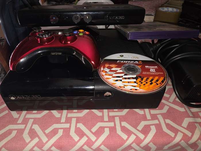 Xbox 360 E - with kinect, 500gb HDD, Red Metallic Controller + 2 Games