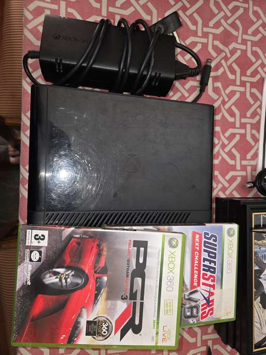Xbox 360 e - with 2 controllers and game