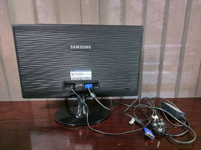 Samsung SyncMaster SA300 Monitor