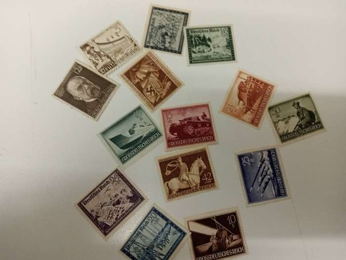 VERY USEFUL COLLECTION FROM THE COMMONWEALTH AND MORE -all vfu/umm mini sheets  NB see below