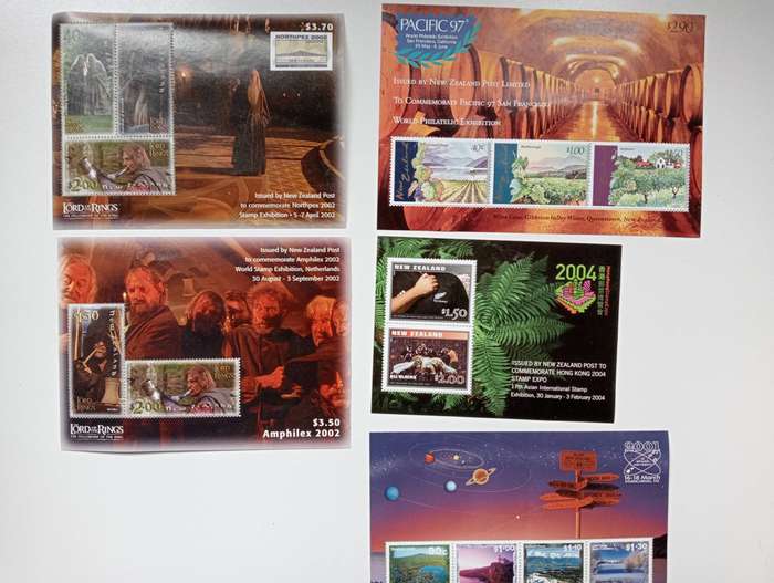 NEW ZEALAND-SCARCE UMM MINI SHEETS