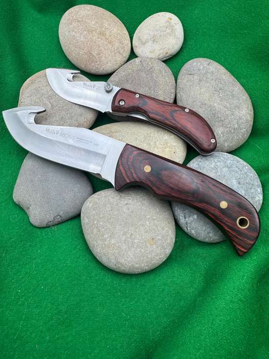 MUELA KNIVES SPAIN. BISONTE 11R KNIFE. + Folding Gut HOOK