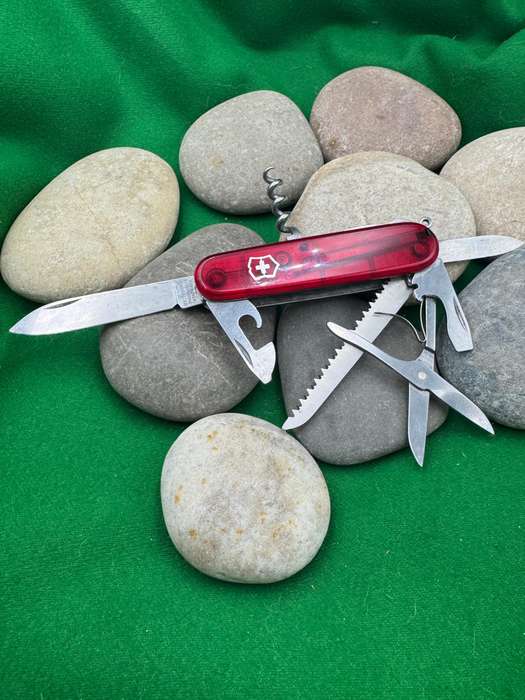 Victorinox Huntsman Trans Red Scale