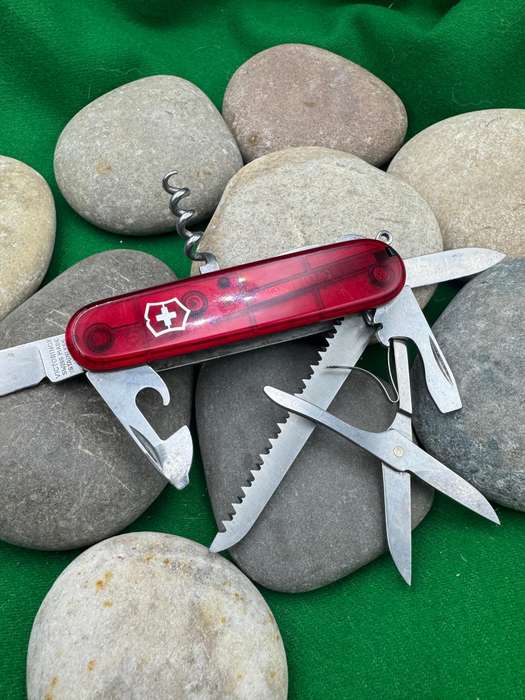 Victorinox Huntsman Trans Red Scale