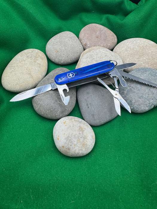 Victorinox Huntsman Trans Blue Scale