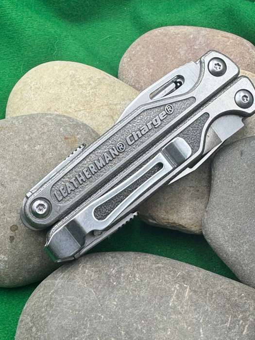 Leatherman Charge Titanium includes Molle Pouch