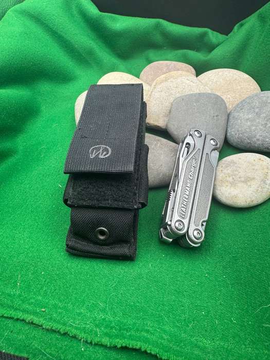 Leatherman Charge Titanium includes Molle Pouch