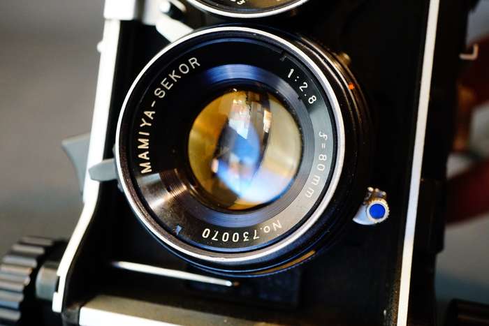 Mamiya C330 Proffesional TLR 120 Roll Film Camera with Blue Dot 80mm F2.8 Lens **Good Condition**