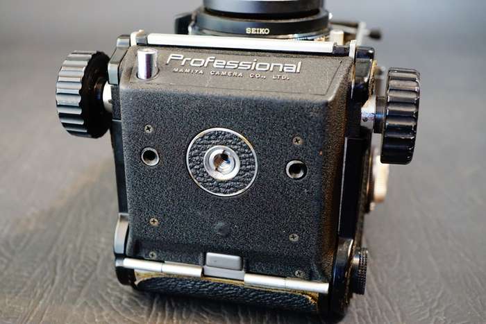 Mamiya C330 Proffesional TLR 120 Roll Film Camera with Blue Dot 80mm F2.8 Lens **Good Condition**