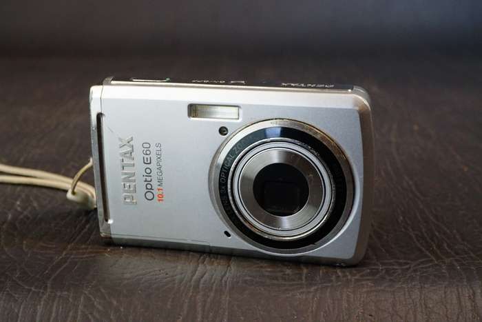 Pentax Optio E60 10.1MP Compact Digital Camera uses AA Batteries  **Good Condition**