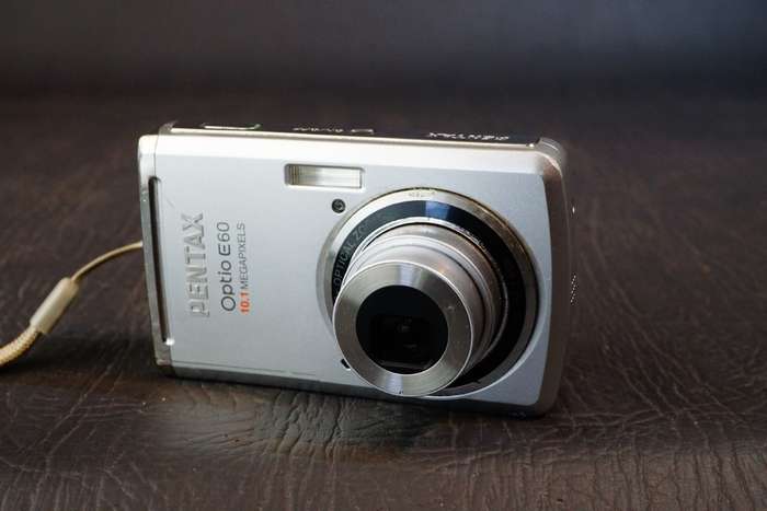 Pentax Optio E60 10.1MP Compact Digital Camera uses AA Batteries  **Good Condition**