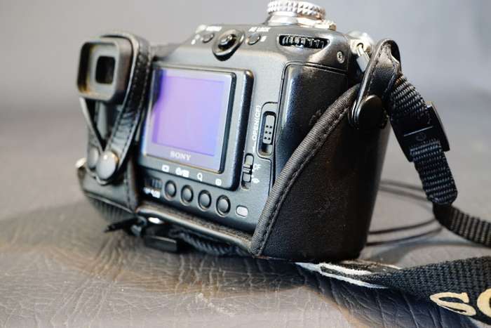 Sony Cyber-Shot DSC-F828 8.0MP Digital Camera in Box **Great Condition**