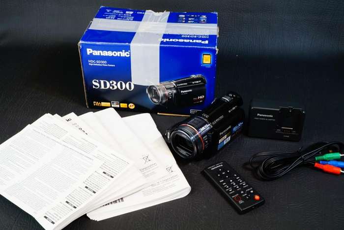 Panasonic HDC-SD300 High Definition AVCHD Full HD. O.I.S. 1080p 10.6 Mp Camcorder **Great Condition*