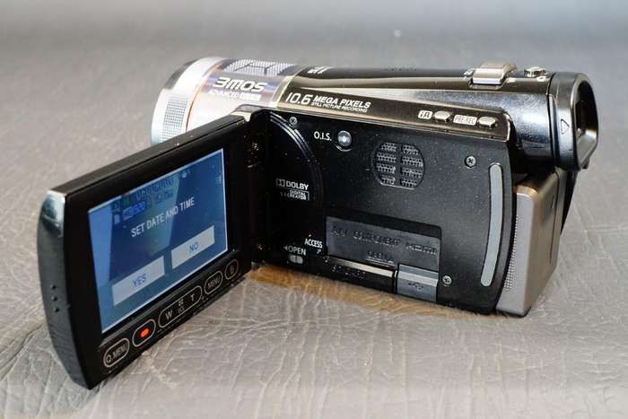 Panasonic HDC-SD300 High Definition AVCHD Full HD. O.I.S. 1080p 10.6 Mp Camcorder **Great Condition*