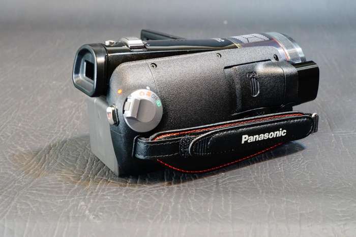 Panasonic HDC-SD300 High Definition AVCHD Full HD. O.I.S. 1080p 10.6 Mp Camcorder **Great Condition*