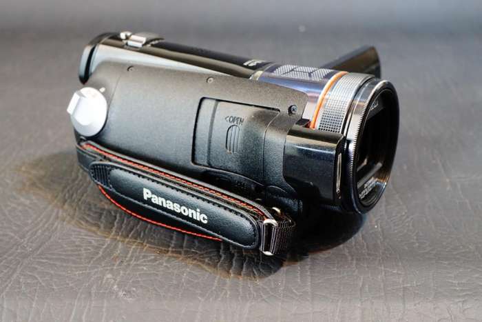 Panasonic HDC-SD300 High Definition AVCHD Full HD. O.I.S. 1080p 10.6 Mp Camcorder **Great Condition*