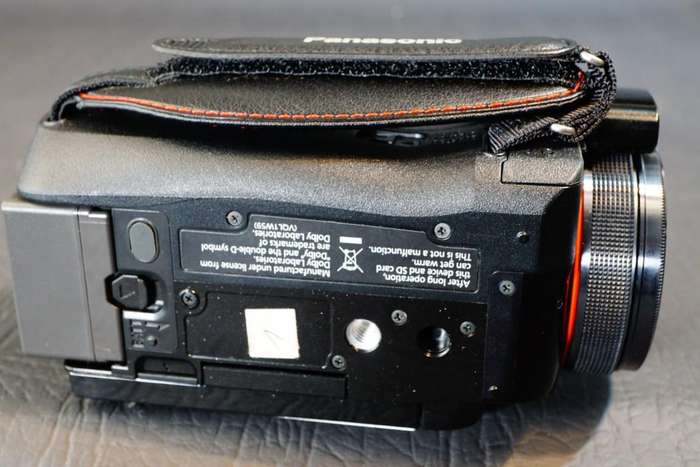 Panasonic HDC-SD300 High Definition AVCHD Full HD. O.I.S. 1080p 10.6 Mp Camcorder **Great Condition*
