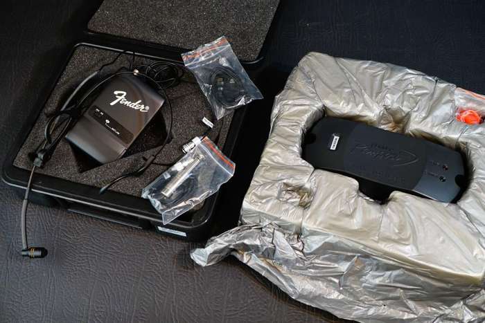 Fender WTX-1 Wireless Headset Microphone and Passport Wireless Docking System Receiver **Excellent**