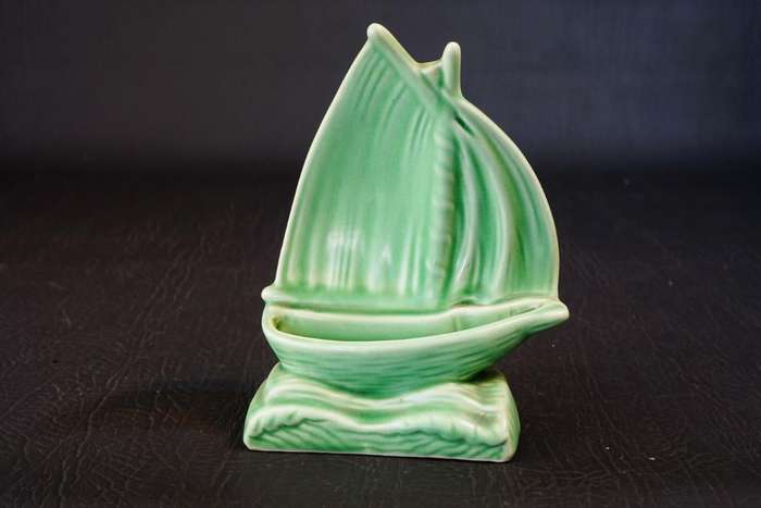 Sylvac Pottery Model No 1393 Green Sailing Boat / Yacht Posy Holder **Great Condition**