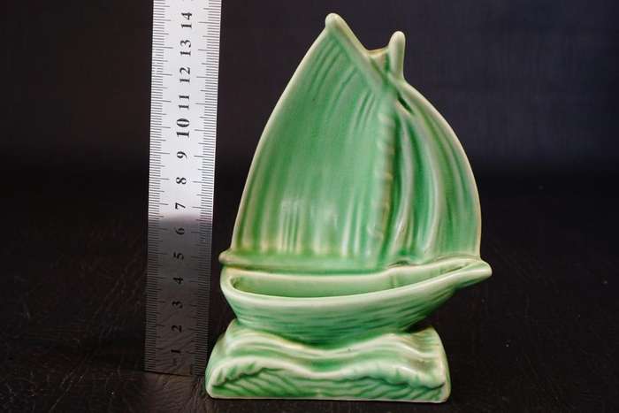 Sylvac Pottery Model No 1393 Green Sailing Boat / Yacht Posy Holder **Great Condition**
