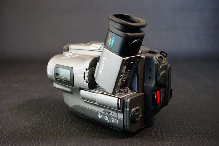 Sony CCD-TR1E CCDTR1E Hi8 Tape Digital Video Camera HANDYCAM Camcorder **Great Condition**