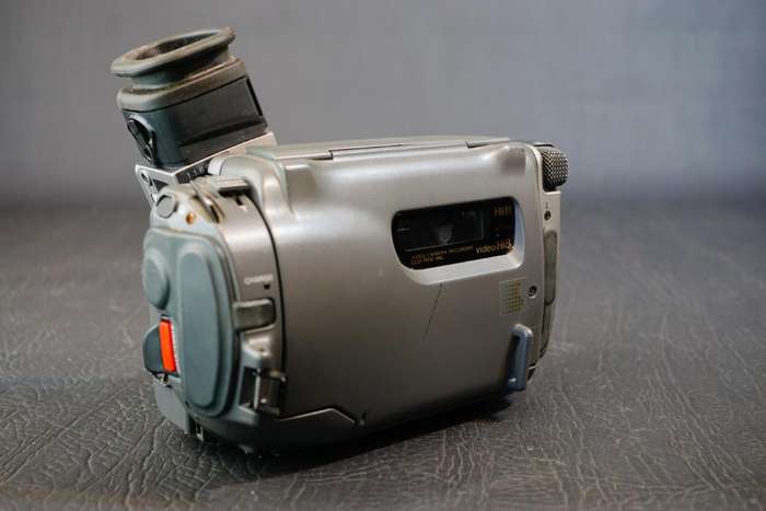 Sony CCD-TR1E CCDTR1E Hi8 Tape Digital Video Camera HANDYCAM Camcorder **Great Condition**