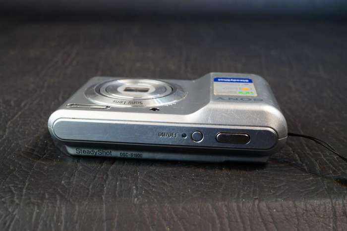 Sony Cyber-shot DSC-S1900 10.1MP Compact Digital Camera uses AA Batteries **Good Condition**