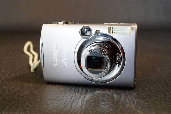 Canon PowerShot ELPH SD800 IS / Digital IXUS 850 IS 7.1mp Compact Digital Camera **Great Condition**