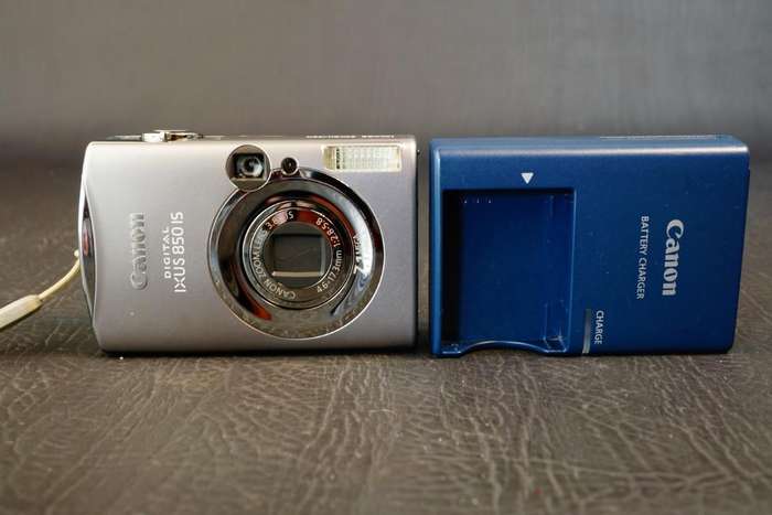 Canon PowerShot ELPH SD800 IS / Digital IXUS 850 IS 7.1mp Compact Digital Camera **Great Condition**