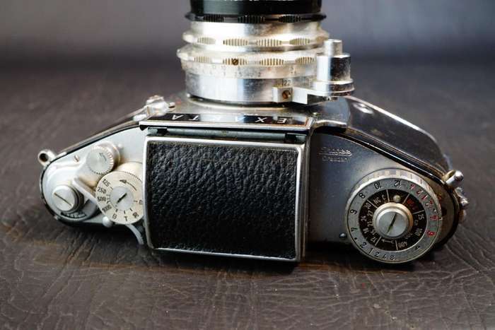 Ihagee Exakta Varex IIb 35mm SLR Camera with Travegon 35mm F3.5 Lens  **Well Used Condition**