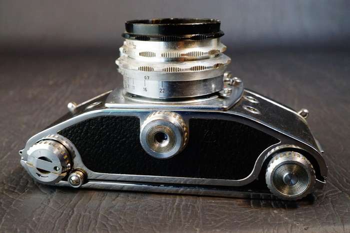 Ihagee Exakta Varex IIb 35mm SLR Camera with Travegon 35mm F3.5 Lens  **Well Used Condition**