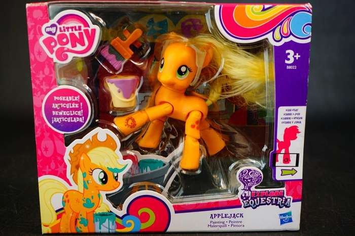 My Little Pony Explore Equestria Applejack Painting Picnic Hasbro 2015   **New Old Shop Stock**