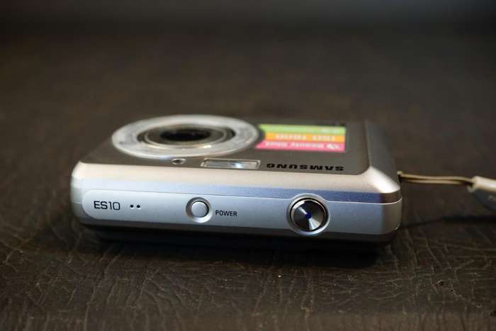Samsung ES10 8.1MP Compact Digital Camera with Original Box **Great Condition*