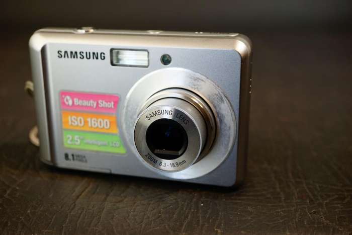 Samsung ES10 8.1MP Compact Digital Camera with Original Box **Great Condition*