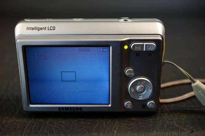 Samsung ES10 8.1MP Compact Digital Camera with Original Box **Great Condition*
