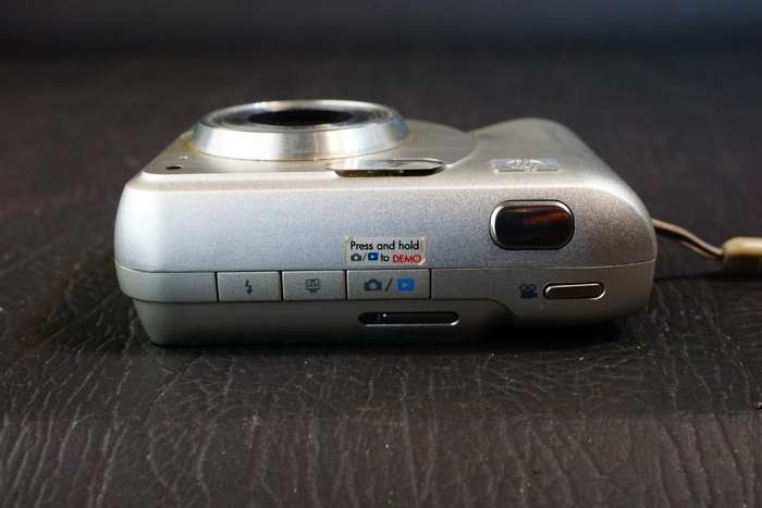 HP Digital Camera Photosmart M627 7.0MP Compact Digital Camera uses AA Batteries **Good Condition**