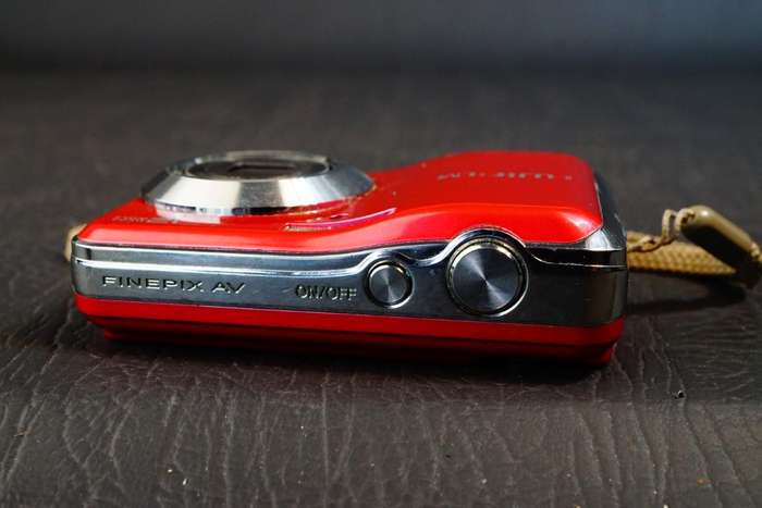 Fujifilm Finepix Av130 3X Optical 12MP Compact Digital Camera uses AA Batteries **Good Condition**