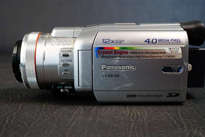 Panasonic NV-GS400 4.0MP 3CCD True Color Mini DV Hybrid Camcorder with 12x Zoom **Great Condition**