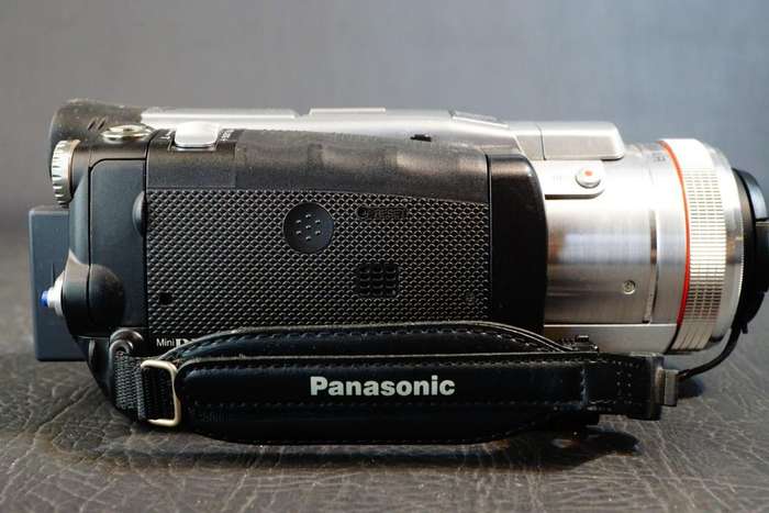 Panasonic NV-GS400 4.0MP 3CCD True Color Mini DV Hybrid Camcorder with 12x Zoom **Great Condition**