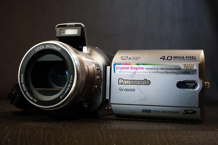 Panasonic NV-GS400 4.0MP 3CCD True Color Mini DV Hybrid Camcorder with 12x Zoom **Great Condition**